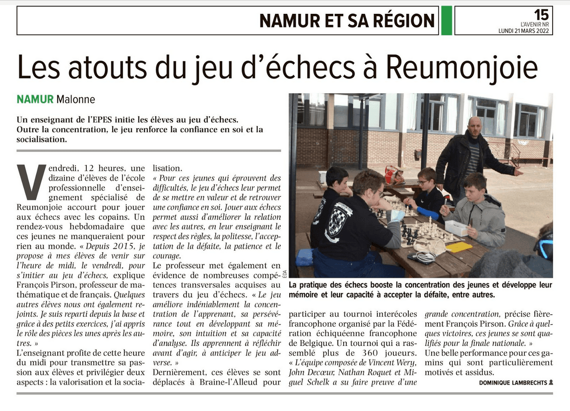Élèves jouant aux échecs à Reumonjoie