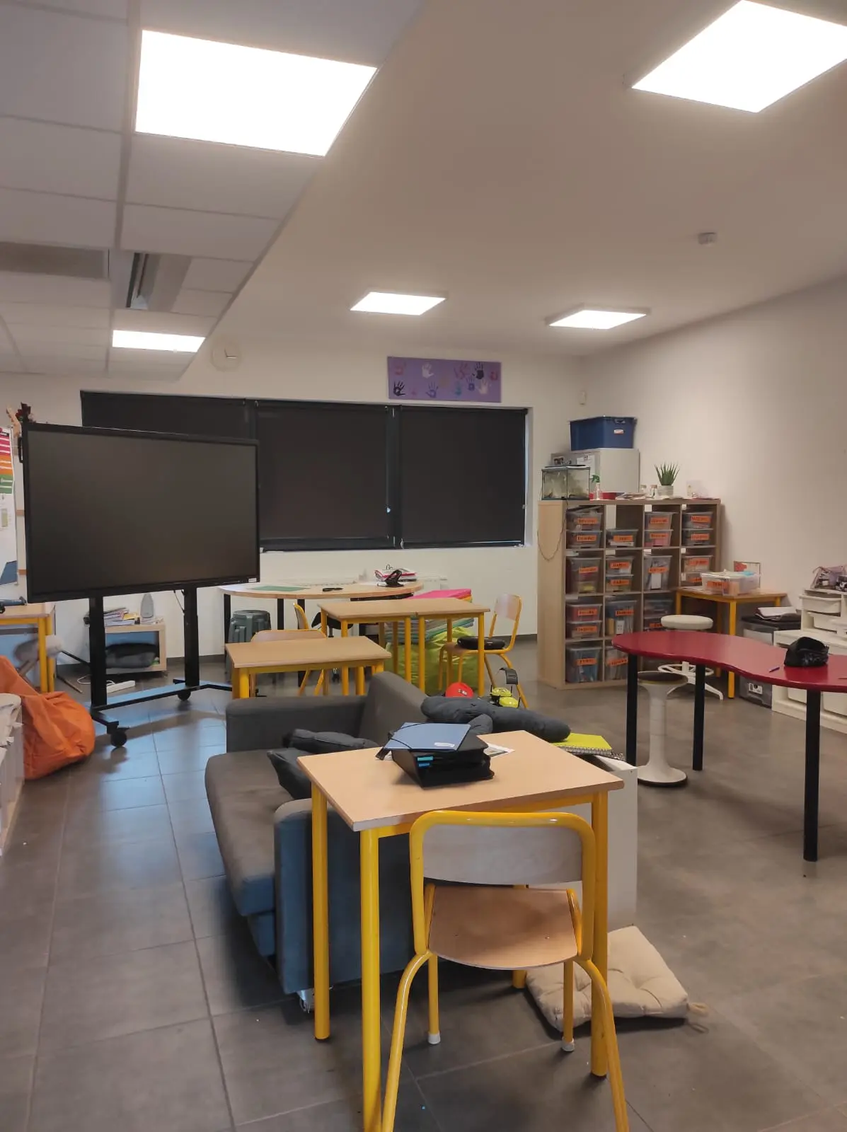 Classe équipée d'un écran numérique
